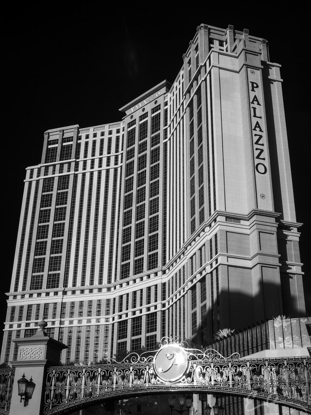 Palazzo in Infrared